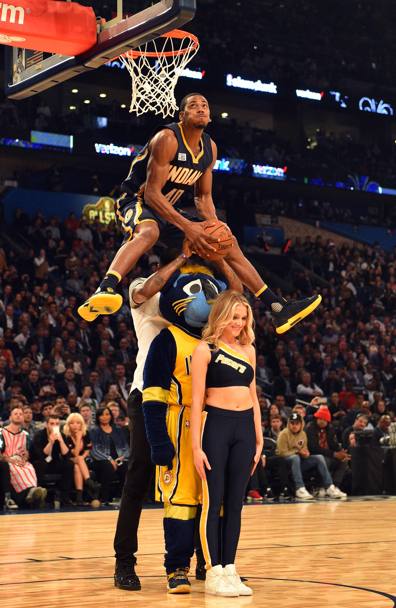 Compagno, mascotte e cheerleader: il cestista di Indiana non si fa mancare nulla. Reuters